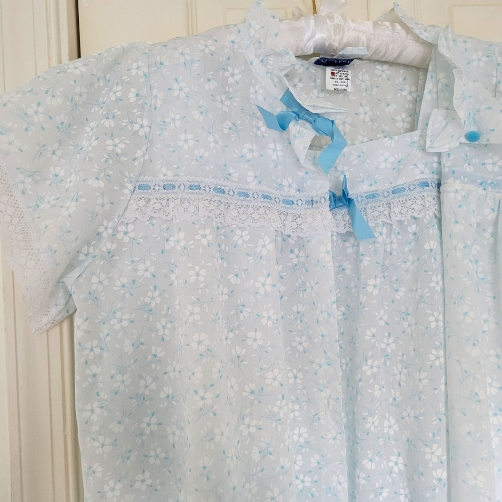 - Vintage nightie set
